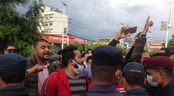 सरकारी वकिल कार्यालयअघि समाजवादी र सत्ता पक्षीय कार्यकर्ताकै नाराबाजी