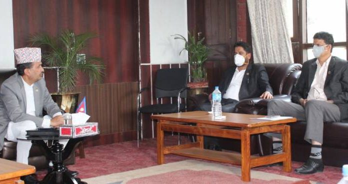 चिकित्साकर्मीका लागि सामाग्रीको अभाव हुन्न : मन्त्री ढकाल