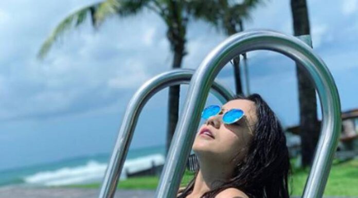 स्वस्तिमा खड्का म्यानमारमा मस्ति गर्दै