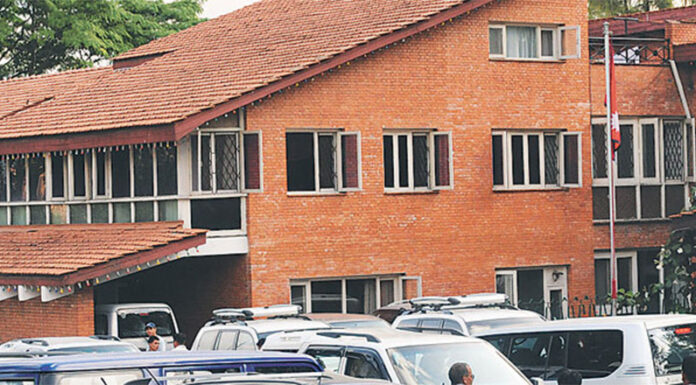 अविश्वास प्रस्ताव पारित गर्ने प्रतिबद्धता जनाएसँगै एमालेको बैठकले नेताहरुमाथि थप कारबाही गर्ने