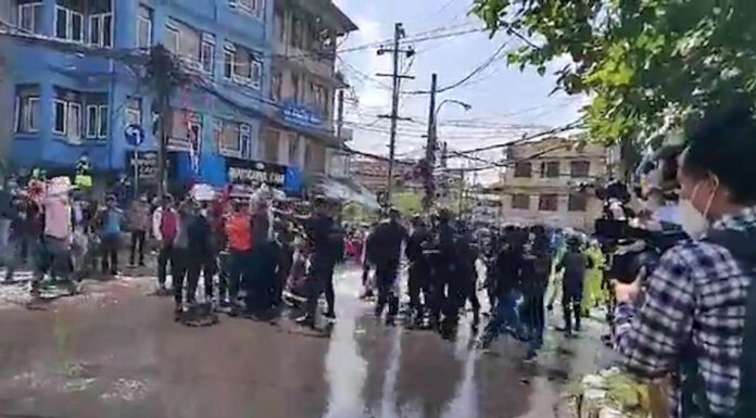 एमसीसीको विरोधमा प्रदर्शन, प्रहरीको कुटाइले केही घाइते