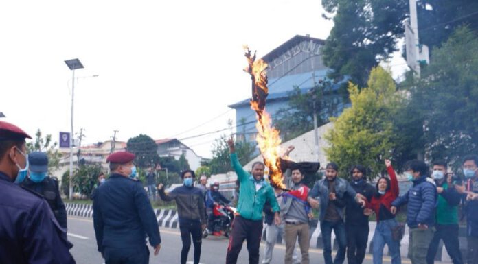 मोदीसँगै ओलीको पुत्ला दहन