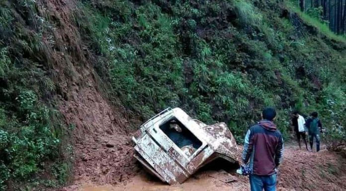 गुल्मीमा पहिरोले जीप पुर्यो, एकजनाको मृत्यु, पाँच घाइते
