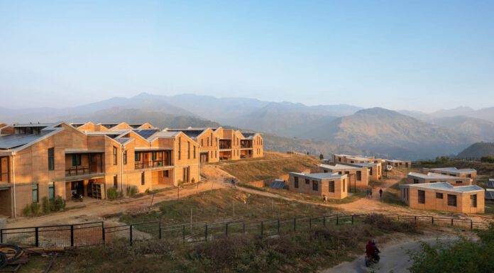 अस्पतालले जागिरबाट निकालेपछि कर्मचारीले आफ्नै शरीरमा आगो लगाए