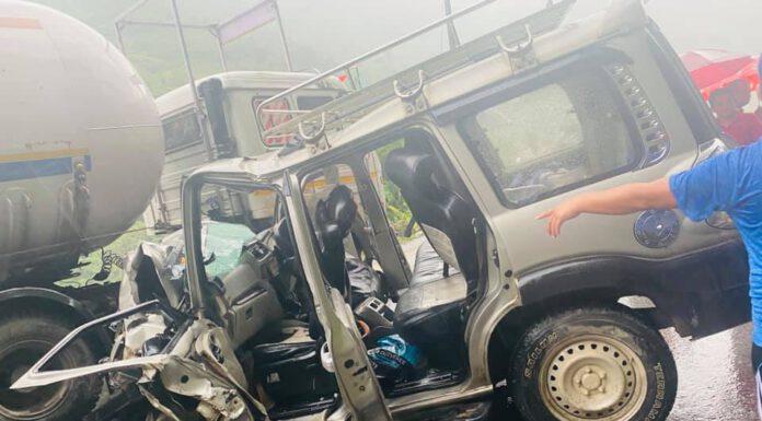 गैससकर्मी धितालको परिवारै दुर्घटनामा, श्रीमतीको मृत्यु, चालक र छोरा गम्भीर