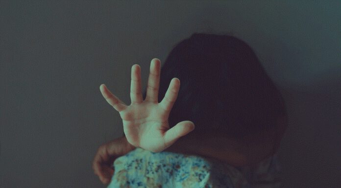 एसिड आक्रमणकारी पक्राउ