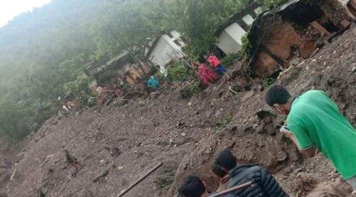 पर्वतमा भिषण पहिरो, २५ घर विस्थापित