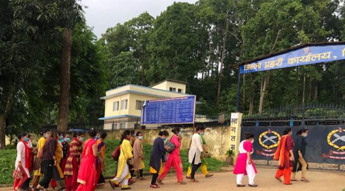 बलात्कारीलाई छोड्न खोजेको भन्दै प्रहरीलाई महिलाहरुको दबाब