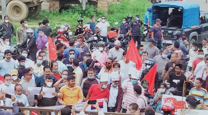 सिन्धुलीमा सरकार विरुद्ध नेकपाका युवा विद्यार्थीको प्रदर्शन, विधी र पद्धति मान्न दबाब