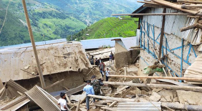 चितवनको दानेटारमा पुरिएर २ जनाको मृत्यु, ३ बेपत्ता, दास ढुंगामा ढुंगा खस्दा सडक पुन:अवरुद्ध