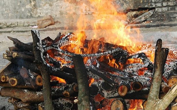 कालीगण्डकी नदीमा एकै परिवारका ९ जनाको सामूहिक दाहसंस्कार, गाउँनै शोकमा डुब्यो