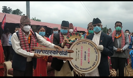 मुख्यमन्त्री पौडेलद्धारा दुधौलीका ३५५ आधुनिक घर मुसहरलाई हस्तान्तरण