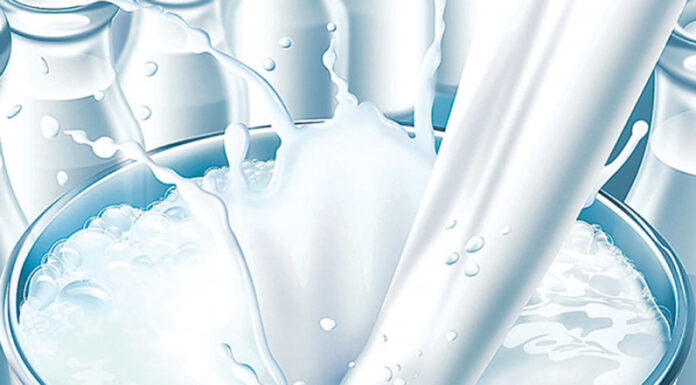 कोरोना उपचारमा खटिने डाक्टरहरुलाई दुध हस्तान्तरण