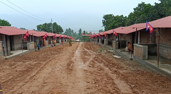 बागमती प्रदेशका मुख्यमन्त्री डोरमणी पौडेलले मुसहर समुदायलाई आज घरको साँचो हस्तान्तरणगर्दे