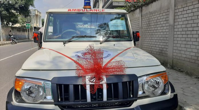 कमलामाई नगरपालिकालाई एम्बुलेन्स हस्तान्तरण