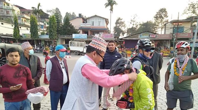 साइकल यात्रीलाई कमलामाईको सम्मान