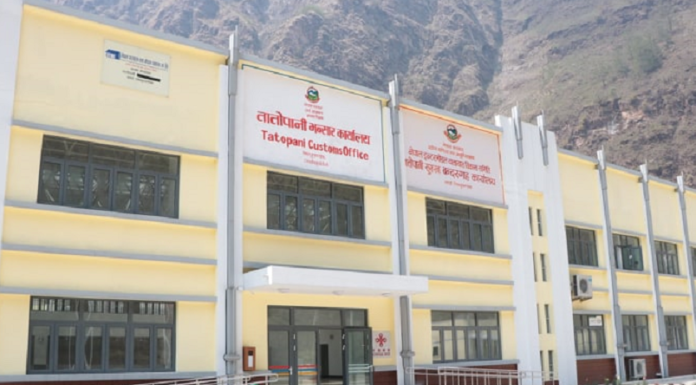 चिनियाँ पक्षले मितेरी पुलसम्म सामग्री ल्याउन शुरु