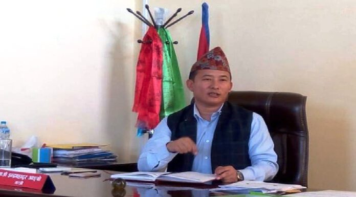 प्रदेश १ का आर्थिक मामिलामन्त्री आङ्बो पदमुक्त