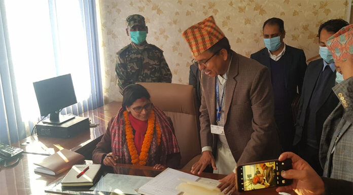 किसान परिचयपत्रको वितरण थाल्ने निर्णय गर्दै कृषिमन्त्रीले गरिन् पदभार ग्रहण