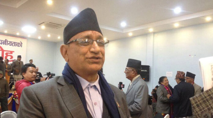धमाधम प्रचण्ड समूहलाई छाड्दै सभासदहरु