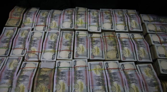 स्रोत नखुलेको एक करोड ४७ लाख ८६ हजार रुपैयाँसहित दुई जना पक्राउ