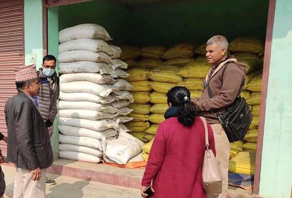 नगरप्रमुख र उपप्रमुखद्धारा मल वितरण गर्ने सहकारीको अनुगमन