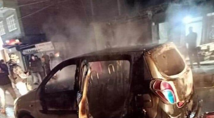 बन्द आव्हनकर्ताद्धारा रोकिराखिएको ट्याक्सीमा आगजनी,३० जना पक्राउ