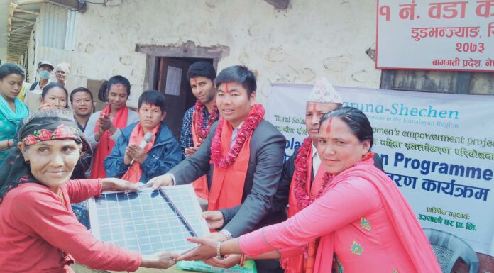 अन्र्तराष्ट्रिय नारी दिवशको अबसर पारेर सिन्धुलीका २ सय घर घुरीलाई सोलार बितरण