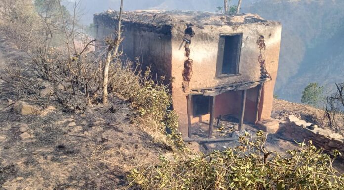 सुनकोसीको टारिगाउँमा आगलागी हुँदा दुई घर जलेर नस्ट, आगो नियन्त्रणमा आएन