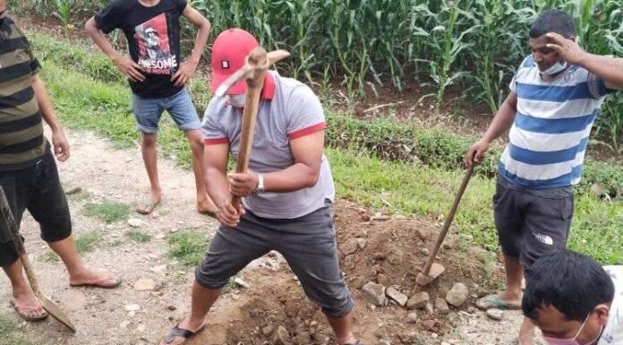 कोरोना महामारी र निषेधाज्ञाको पर्वाह नगरी जनसेवामा जुट्दै (फोटो फिचर)