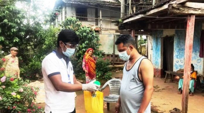 कोरोनाको औषधी बोकेर डाक्टरहरु घरमा संक्रमितहरु बजारमा !
