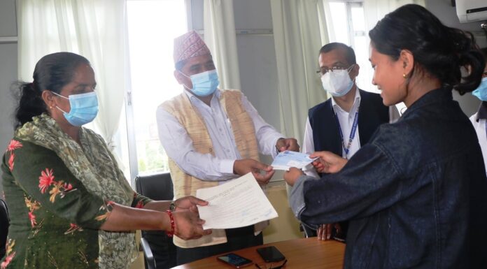 कमलामाई नगरपालिकाले शैक्षिक प्रमाणपत्रकै आधारमा दियो ५ लाख ऋण