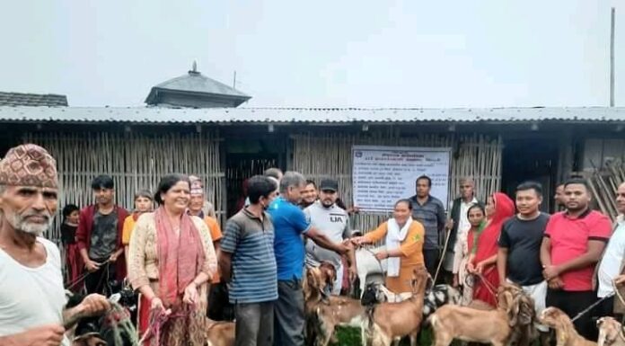 किसानहरुलाई बोयर जातको बोका बितरण