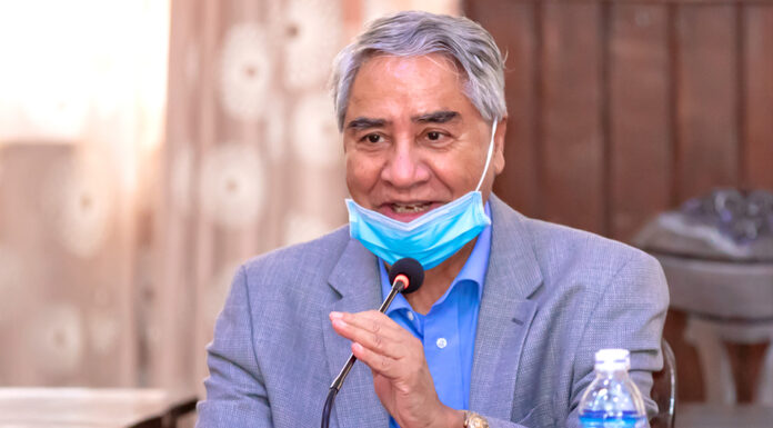 जति महँगो भए पनि ऋण वा सापट लिएर सबैलाई खोप उपलब्ध गराइने छ : प्रधानमन्त्री