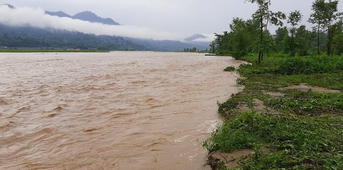 तीनपाटनमा उर्लियो चँदाहा, सर्तक रहन एमाले अध्यक्ष दाहालको अपील (फोटो फिचर)