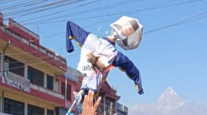 प्रधान न्यायाघीस जवराको भिमानमा पुत्ला दहन, प्रहरी रमिते