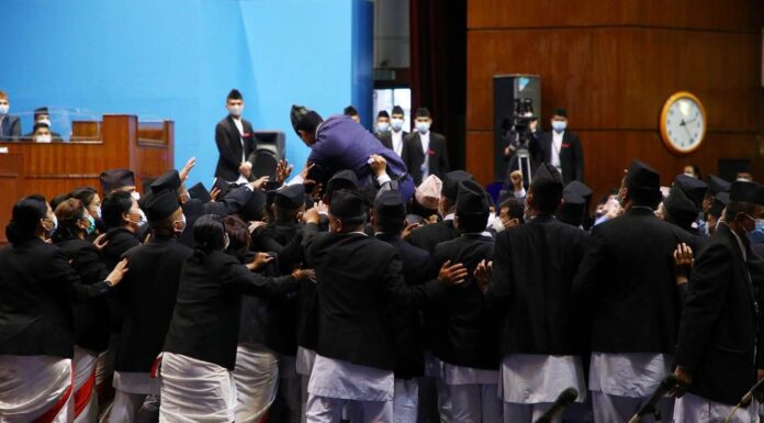 प्रमुख प्रतिपक्षी दल नेकपा एमालेको नाराबाजी र अवरोधबीच प्रतिनिधिसभा बैठक सुरु, विधेयक पारितगर्दै अघि बढ्ने सभामुखको तयारी