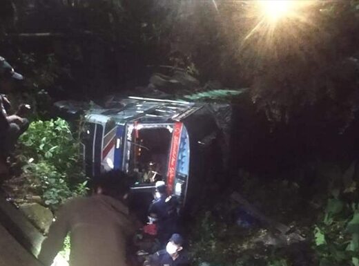 मादक पदार्थ सेवन गरेर चलाएपछि सिन्धुलीको ग्वाङखोलामा ट्रक दुर्घटना, सबै सकुसल (अपडेट)