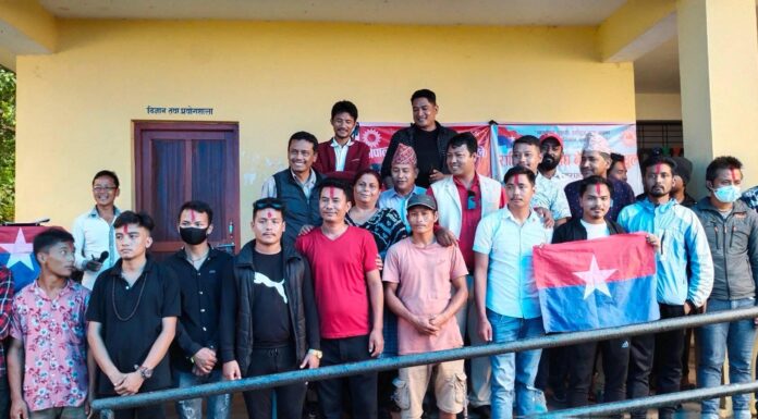 कमलामाईको २ नम्बर वडाका माओवादी र कांग्रेस कार्यकर्ताहरु ठूलो संख्यामा एमालेमा प्रवेश