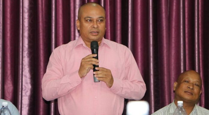 दलबलसहित एमाले प्रवेश गरे राजकुमार लेखी