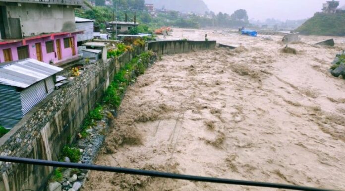 बाढी पहिरो र डुबानमा परी देशभर ७७ जनाको मृत्यु
