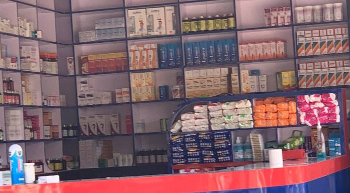 समाचार प्रभावः सिन्धुलीका मेडिकलहरुमा औषधी व्यवस्था विभागको छापा, सञ्चालकहरु फरार, केही मेडिकल शिल गरियो