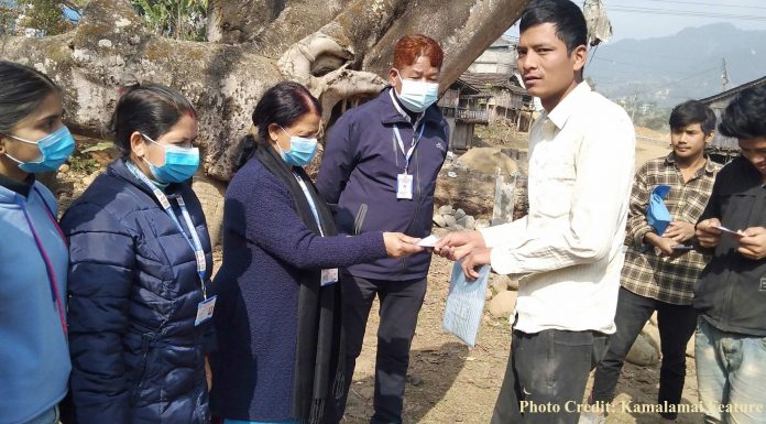 कमलामाई नगरपालिकाले गर्यो कार्यस्थलमैं मजदुरहरुको निःशुल्क स्वास्थ्य बिमा