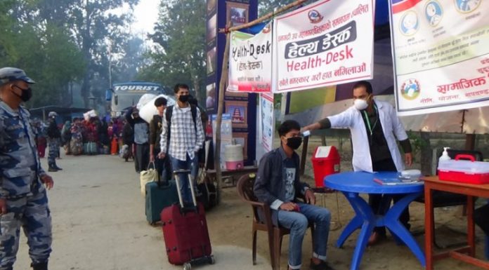 भारतबाट कञ्चनपुर फर्कनेको लर्को