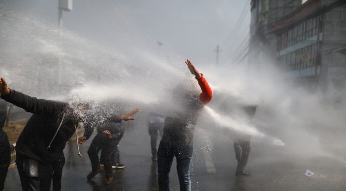 नयाँ बानेश्वर क्षेत्र फेरि तनावग्रस्त, प्रदर्शनकारी माथि प्रहरीको अश्रुग्याँस प्रहार, दर्जनौं घाइते, एक सय भन्दा बढी नेता कार्यकर्ता पक्राउ