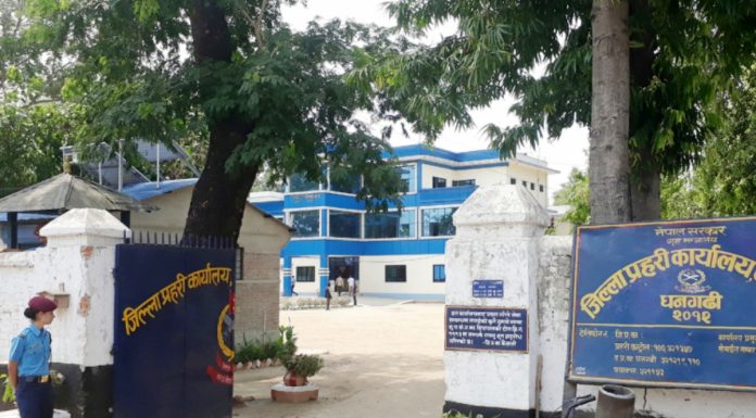 परिवारसँग अपहरणको नाटक गर्ने युवा प्रहरीको खोरमा
