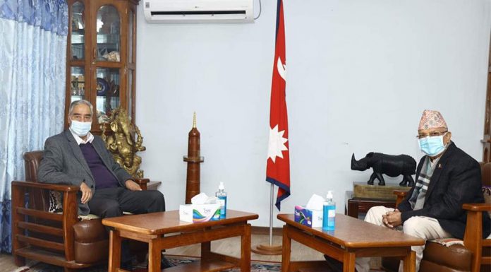 प्रधामन्त्रीलाई भेट्न ओलीसहित तीन नेता बालुवाटारमा, निर्णायक वार्ता हुने