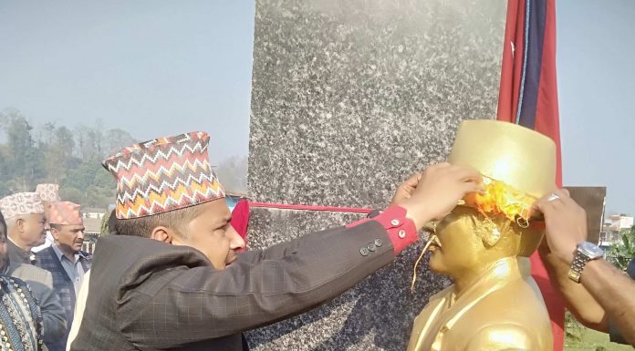 कार्यकालको अन्त्यमा नगरप्रमुख खत्रीद्धारा पार्कभित्र विपी र पुष्पलालको शालिक अनाबरण