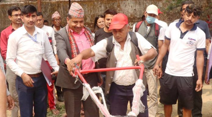 २५ औं वार्षिक उत्सबमा नगरप्रमुख खत्रीले भन्नुभयोः कमलामाईका किसानहरुलाई ‘किसान परिचयपत्र’ बितरण गर्दैछौं