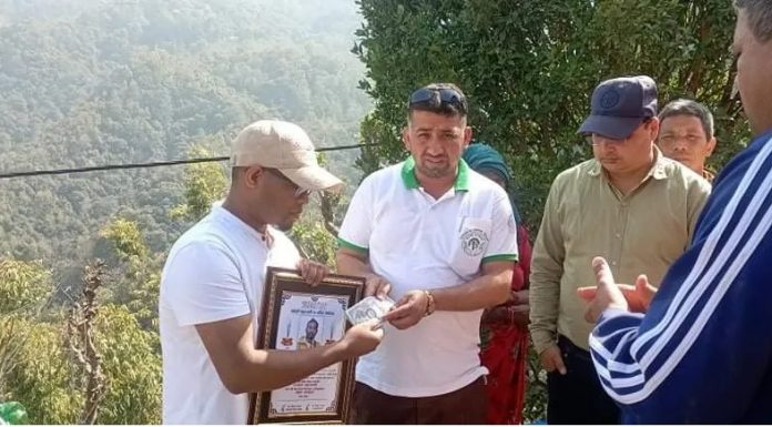 स्वर्गीय पत्रकार अञ्जनको परिबार लाई प्रेस चौतारीको सहयोग